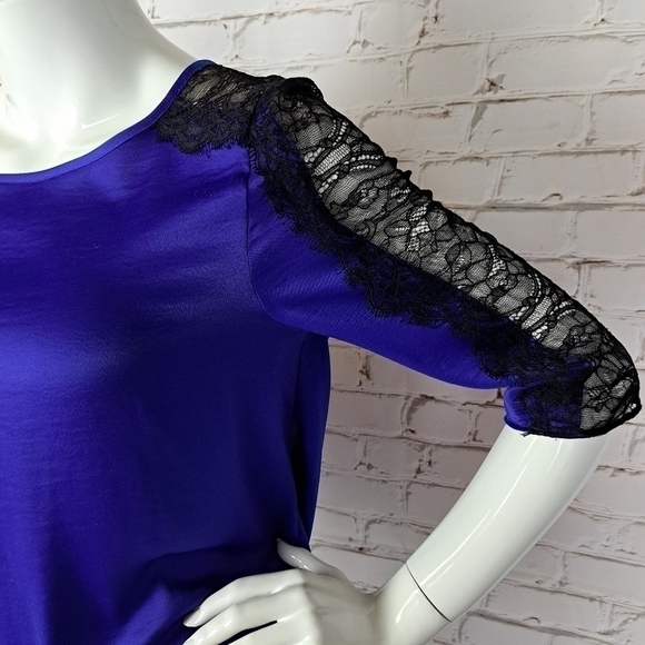 BCBGMAXAZRIA Blue Royal lace Top - Picture 3 of 11